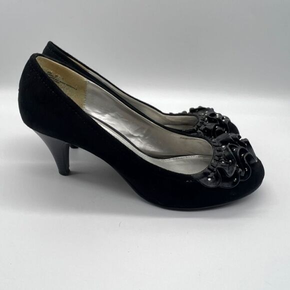 Mix It Faux Suede Heels Ruffles Embellished with Studs Size 8M - Picture 1 of 11